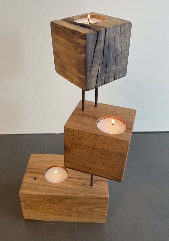 Bougeoir artisanal en bois récupéré – 3 étages